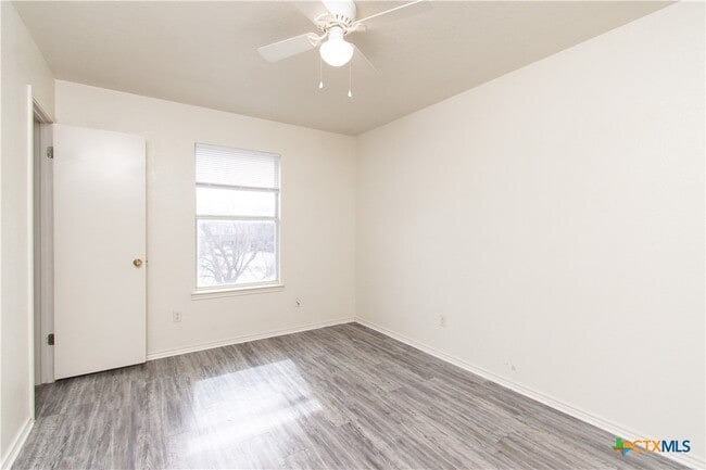 Building Photo - 1703 Cedarhill Dr