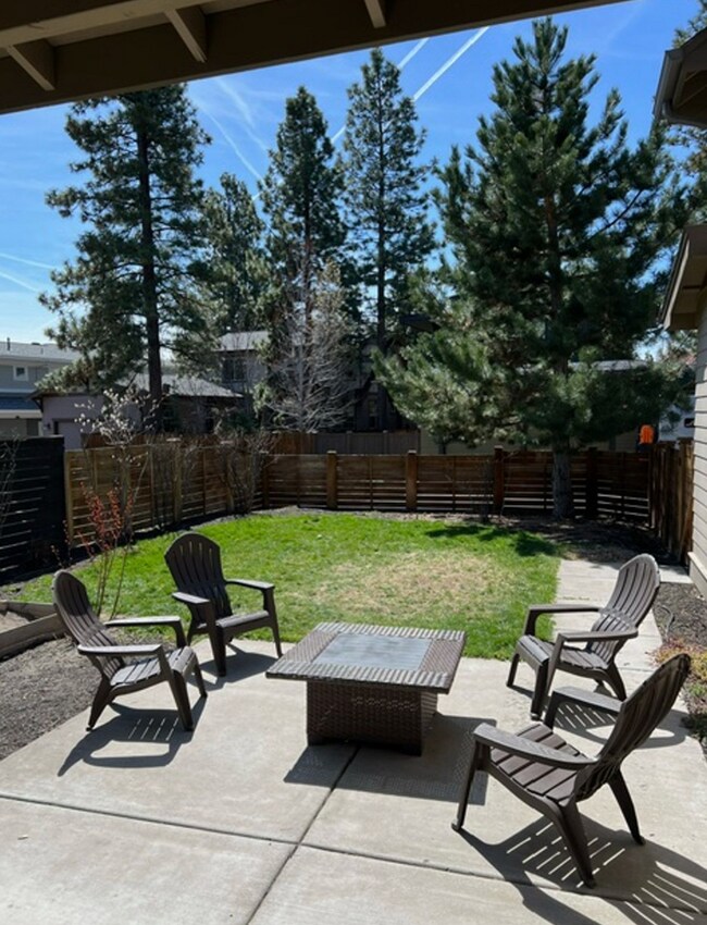 Building Photo - 2469 NW Sacagawea Ln