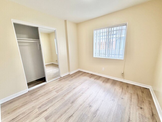 Building Photo - 138 W 93rd St