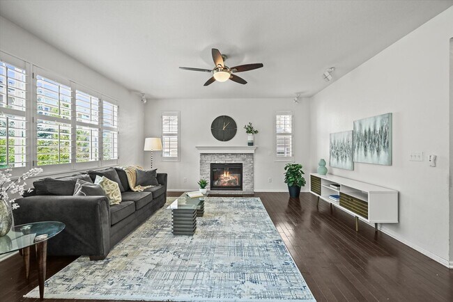 Building Photo - Beautiful 5 Bedroom Home- Move in Ready- C...