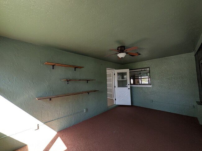 Building Photo - Gorgeous 3/2/2 Home, Great Location