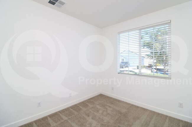 Building Photo - 624 E Vail Ln