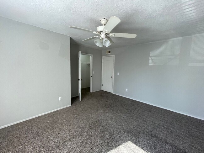 Building Photo - 3 Bed Duplex OKC