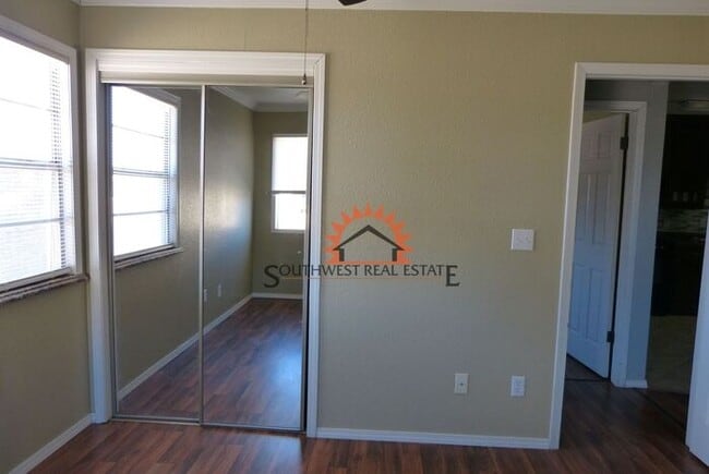 Building Photo - Cozy two bedrooms one bathroom apartment w...