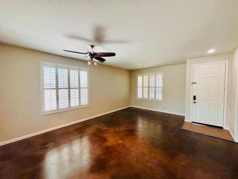 Building Photo - 4640 Trojan Ct