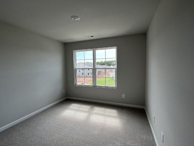 Building Photo - Lennar 3 bedroom townhouse with luxury vinyl plank floor in Ellis walk community