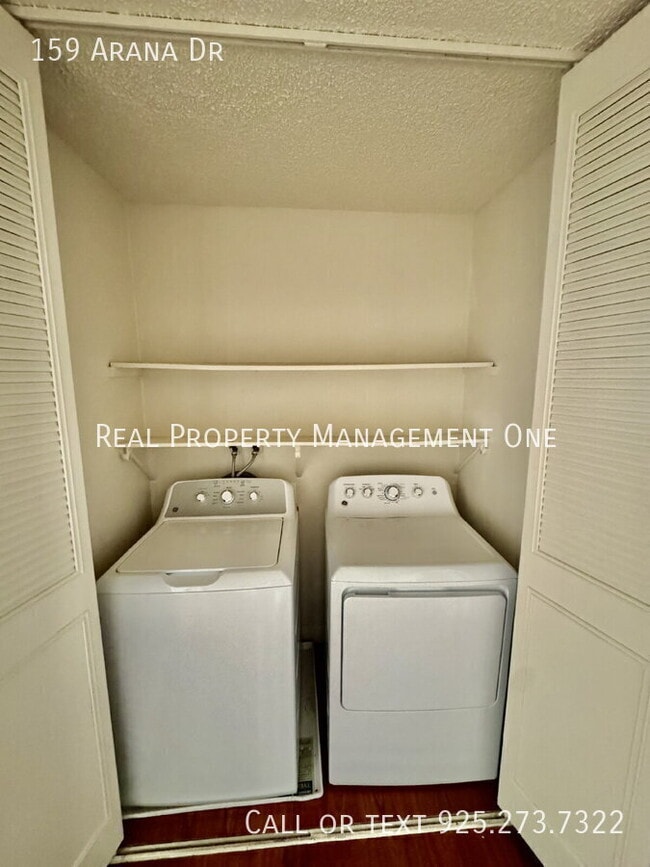 Building Photo - 159 Arana Dr