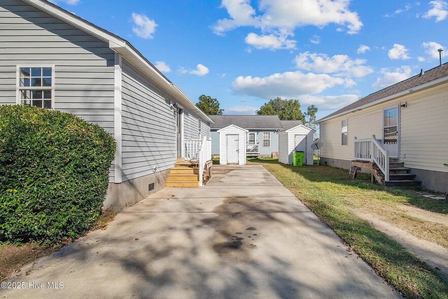 Building Photo - 1216 Walt Bellamy Dr