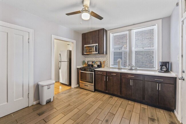 Building Photo - 6444 N Washtenaw Ave