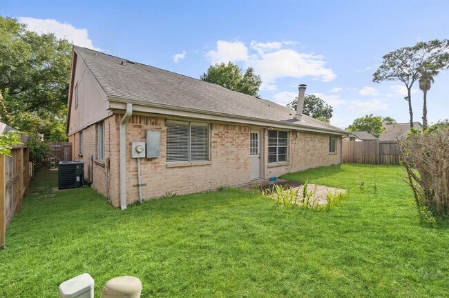 Building Photo - 2611 Quarry Hill Rd