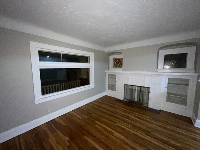 Building Photo - 4384 E 136th St