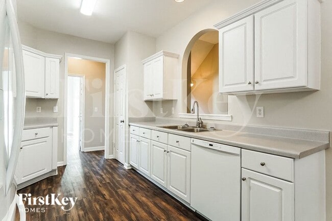 Building Photo - 6612 Marka Cir