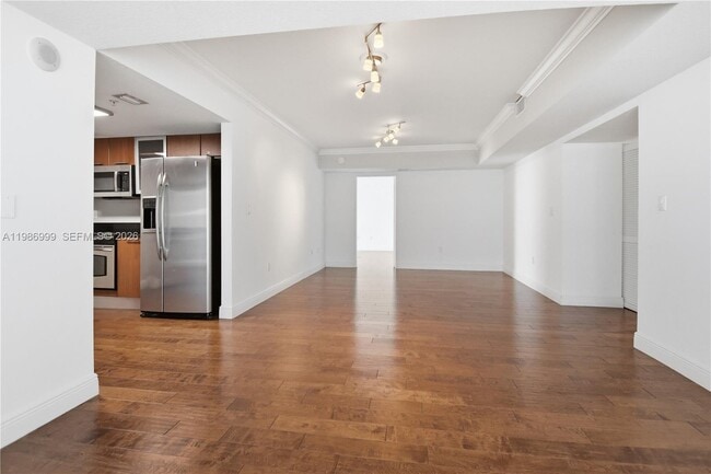 Building Photo - 1800 N Bayshore Dr