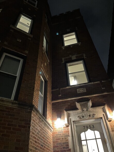 Building Photo - 7953 S Essex Ave