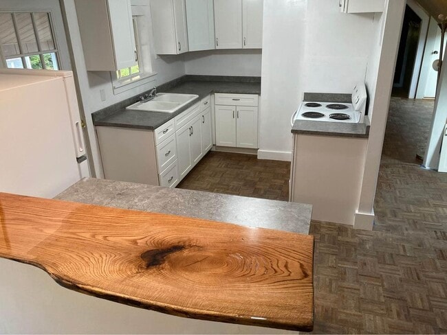 Building Photo - 64 Valley St