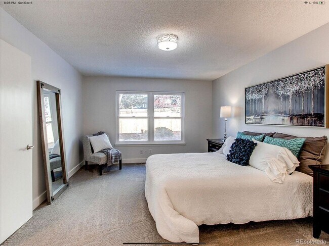Building Photo - Beautiful Open & Remodeled 5 Bedroom Home ...