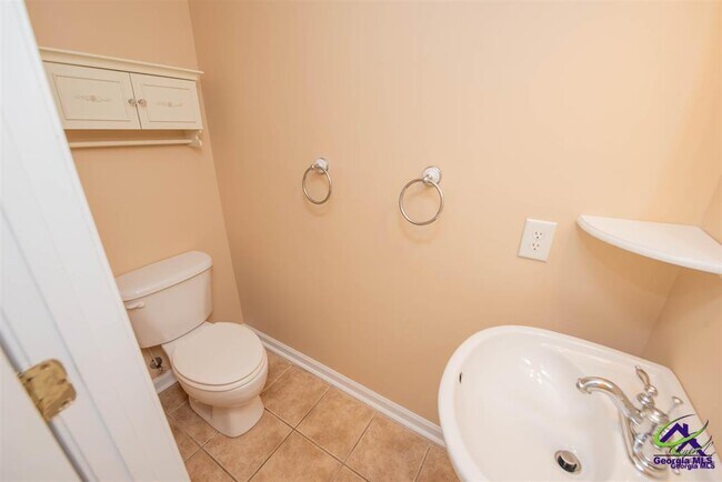 Building Photo - 122 Emberly Ln