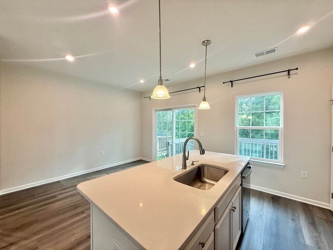 Building Photo - 1130 Romeria Dr