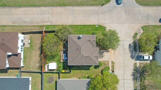 Building Photo - 1921 Southridge Ln