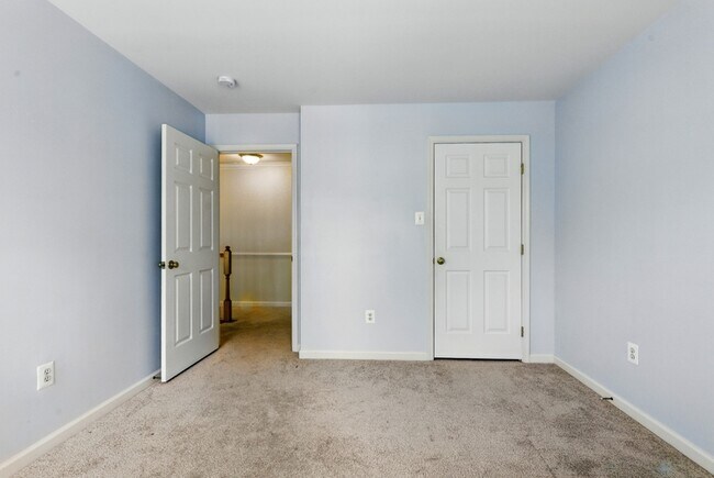 Building Photo - 2513 Holly Springs Ct