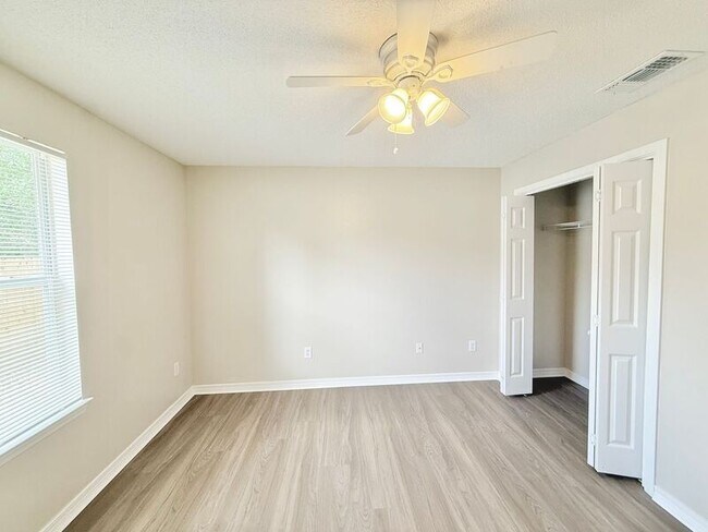 Building Photo - 4530 Chantilly Way