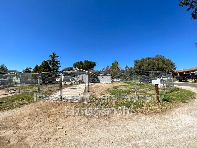 Building Photo - 2504 Gladiola Dr