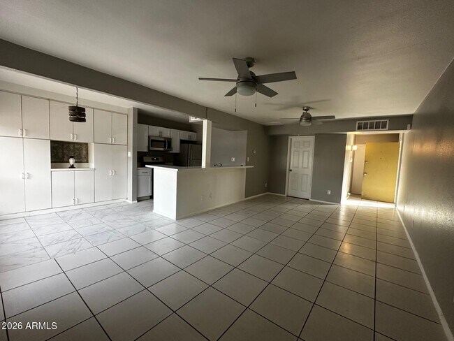 Building Photo - 1701 W Tuckey Ln