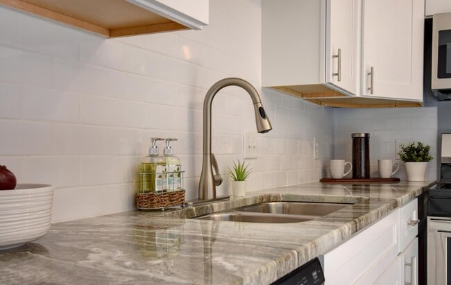 Building Photo - 1515 Hawthorne Ave