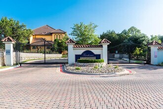 Building Photo - 12304 Terraza Cir