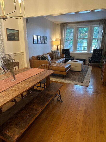 Building Photo - 2333 S Hoyne Ave