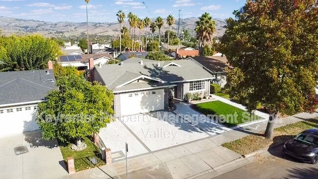 Building Photo - 1718 Vista Glen Dr