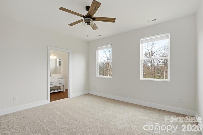 Building Photo - 102 Snyder Ct NE