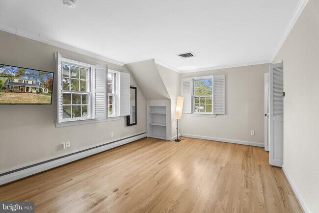 Building Photo - 9102 Volunteer Dr