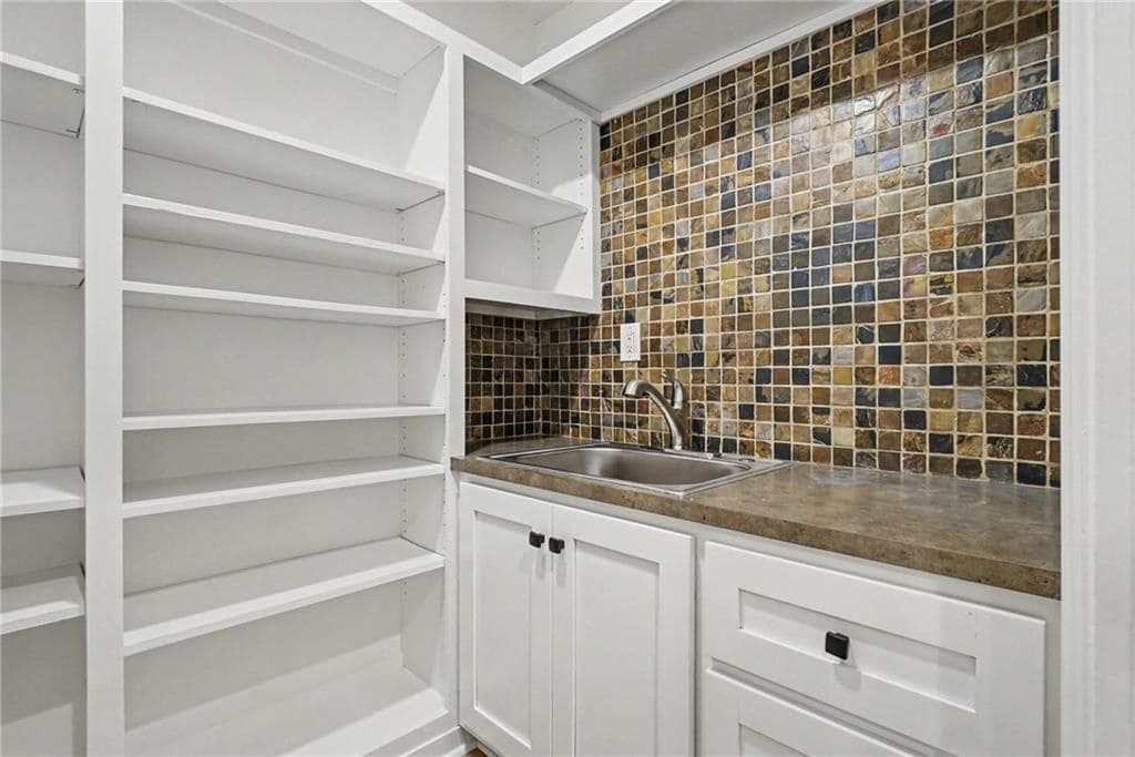 Building Photo - 8541 Birch Hollow Dr