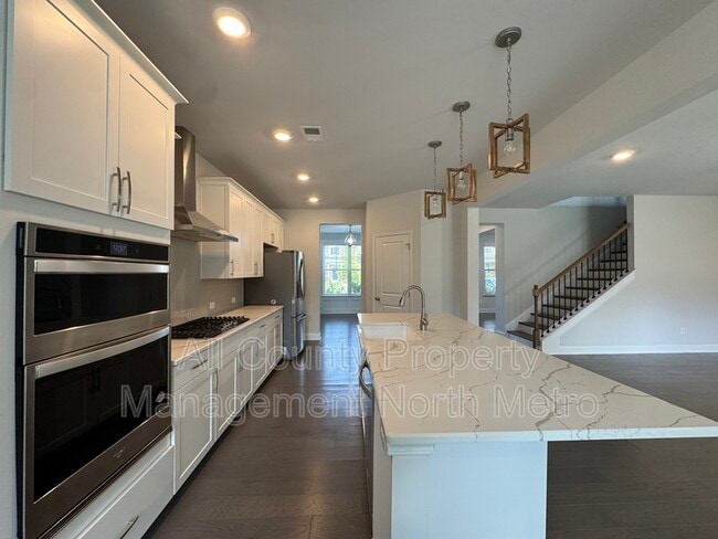 Building Photo - 7870 Tiberon Pkwy