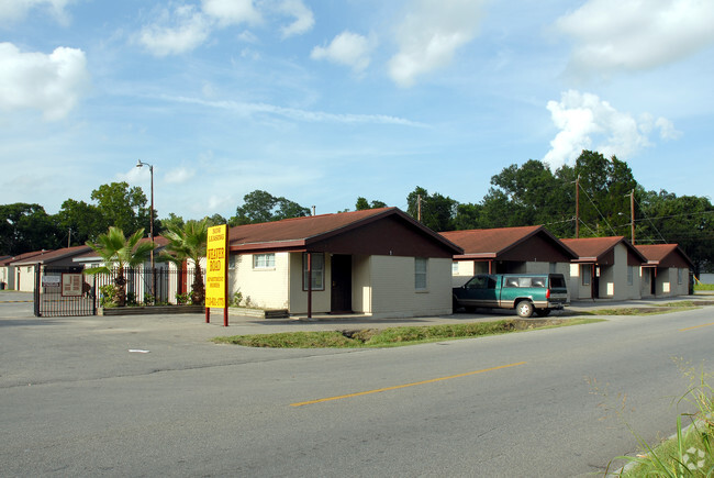 Building Photo - Weaver Road Apartments