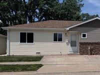 Building Photo - 1353 Lakeview Ave