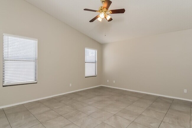 Building Photo - 2058 Waverly Cir