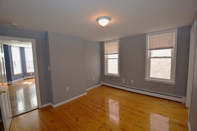 Building Photo - 98 Emerson St