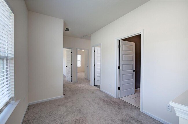 Building Photo - 10 Eagle Dr