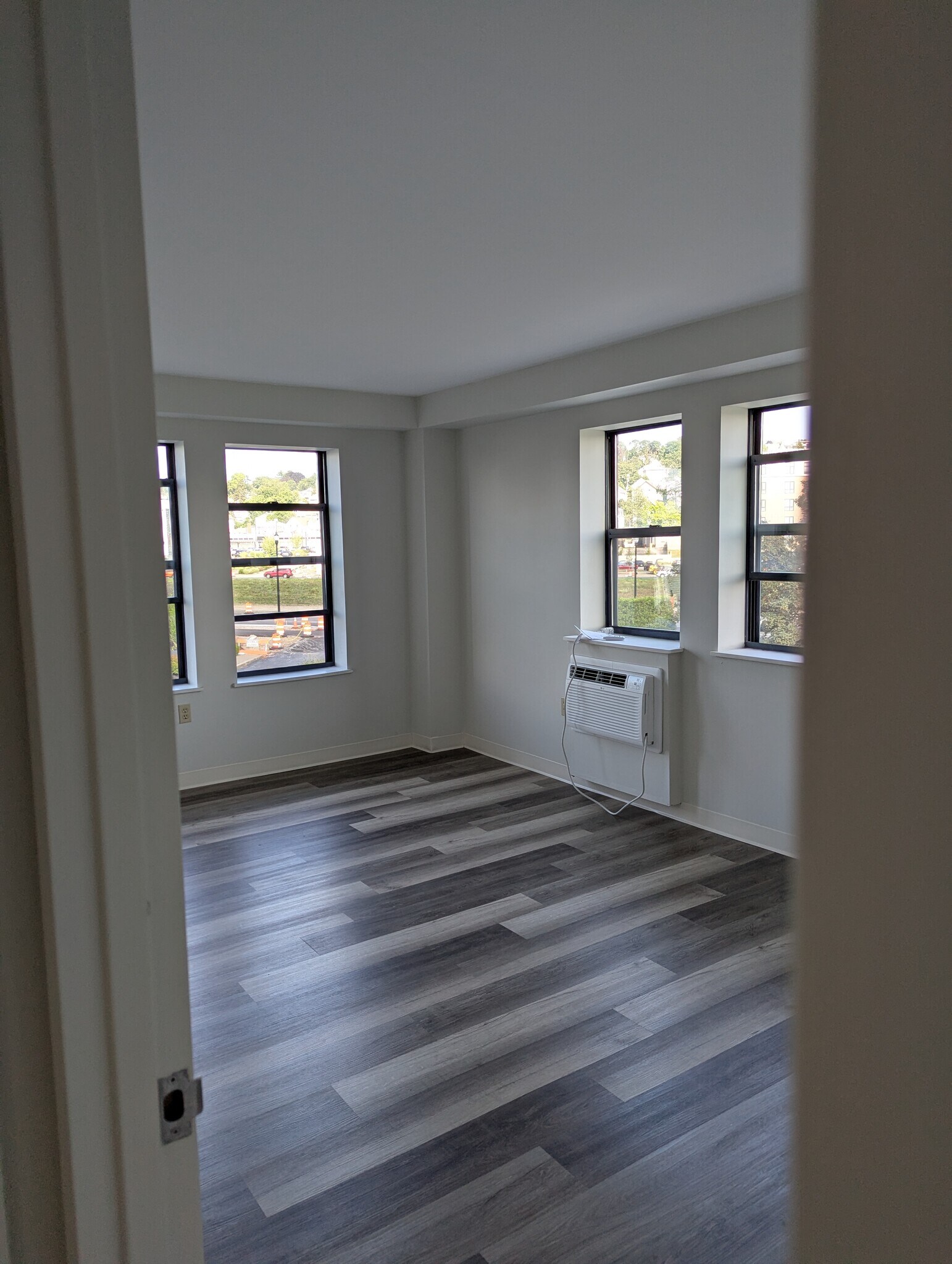 Building Photo - 750 Davol St