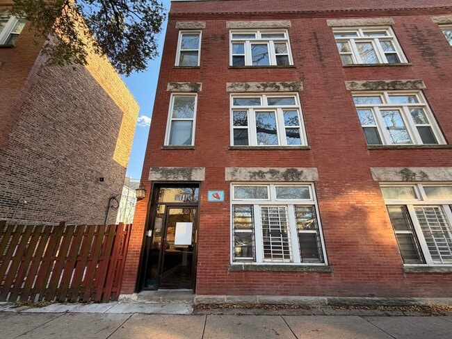 Primary Photo - 1456 N Kedzie Ave