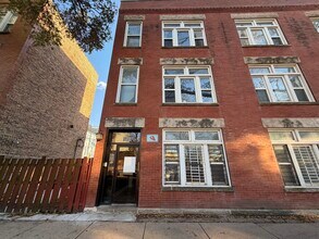 Building Photo - 1456 N Kedzie Ave