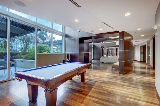 Building Photo - 360 Nueces St