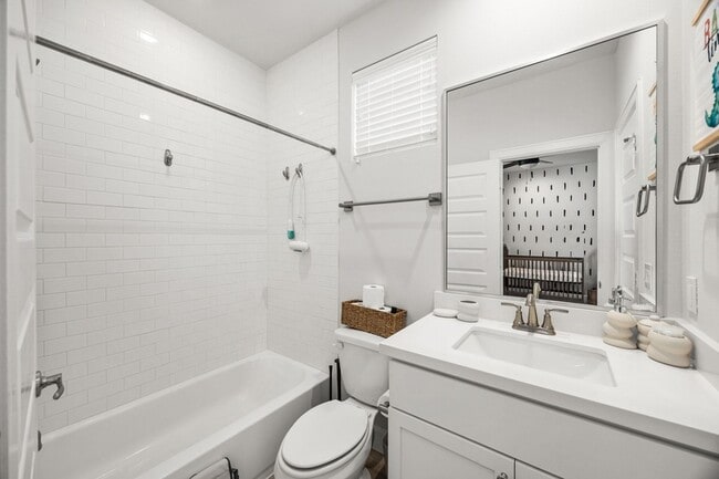 Building Photo - 2718 Grand Fountains Dr