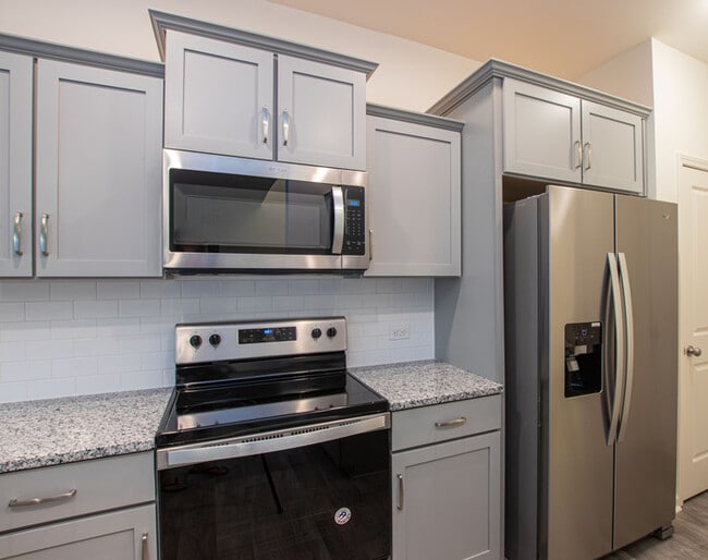 Building Photo - BEAUTIFUL 3 Bedroom in Midland Available A...