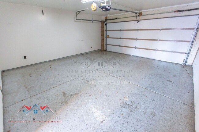 Building Photo - 1735 W Pampa Ave