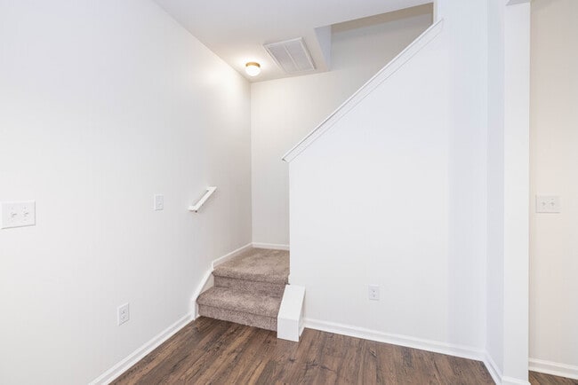 Building Photo - 2BR/2.5BA Townhome in Pineville- Tucked in...
