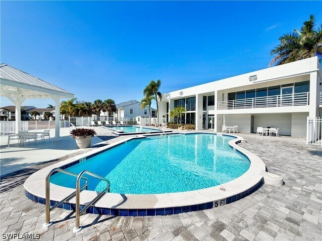 Building Photo - 150 Santa Clara Dr