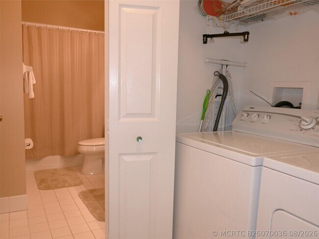 Building Photo - 7614 Colony Lake Dr